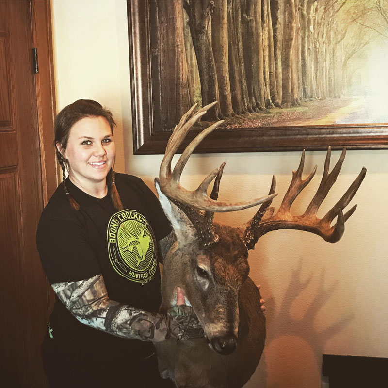 Archery hunter shoots massive 16-point buck