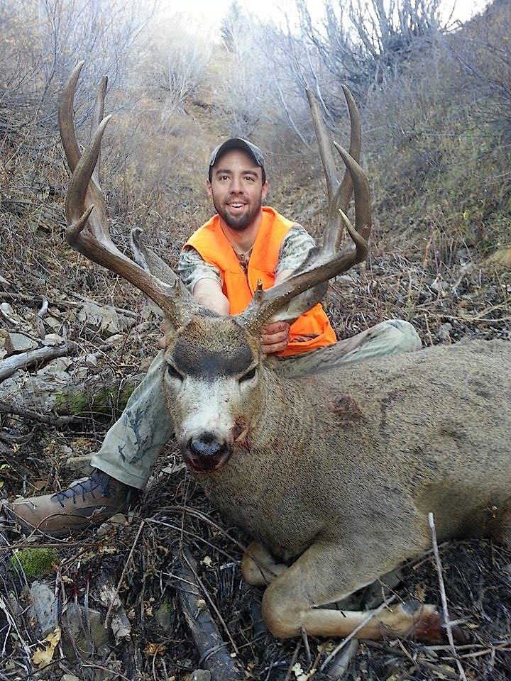 Austin Leery of Utah dropped this fantastic mule deer that will make any hunter excited! 
