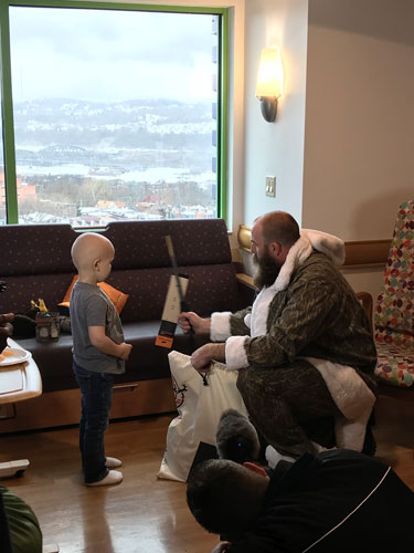 Christmas Arrives Early at Pittsburghs UPMC Childrens Hospital