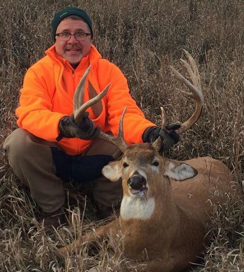 Curt Rapp and his awesome Iowa buck. Nice rack! 