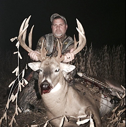 Dan Byers of southeast Iowa with a gorgeous 200-incher! Wow!