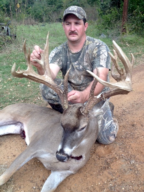 What a cool buck from Leon County, Texas. The Lone Star State never fails to turn out some eye-popping bucks!